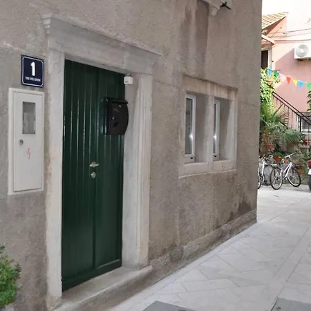 Apartment Veli Dvor Cres Exterior photo